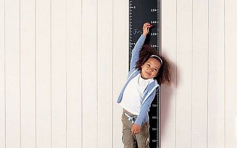 La bassa crescita di un bambino è una conseguenza dell'azione dei farmaci che stimolano il concepimento